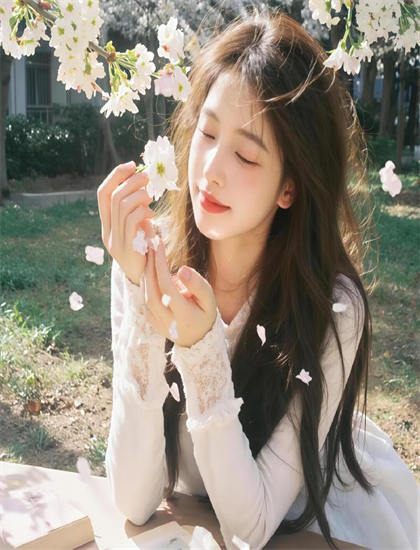 探索《旧衣往事》的奥秘：隐藏细节与深层意义